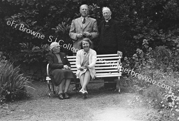 GROUP AT FORT VILLAS  NELLIE  BERTIE  ETTA  SELF